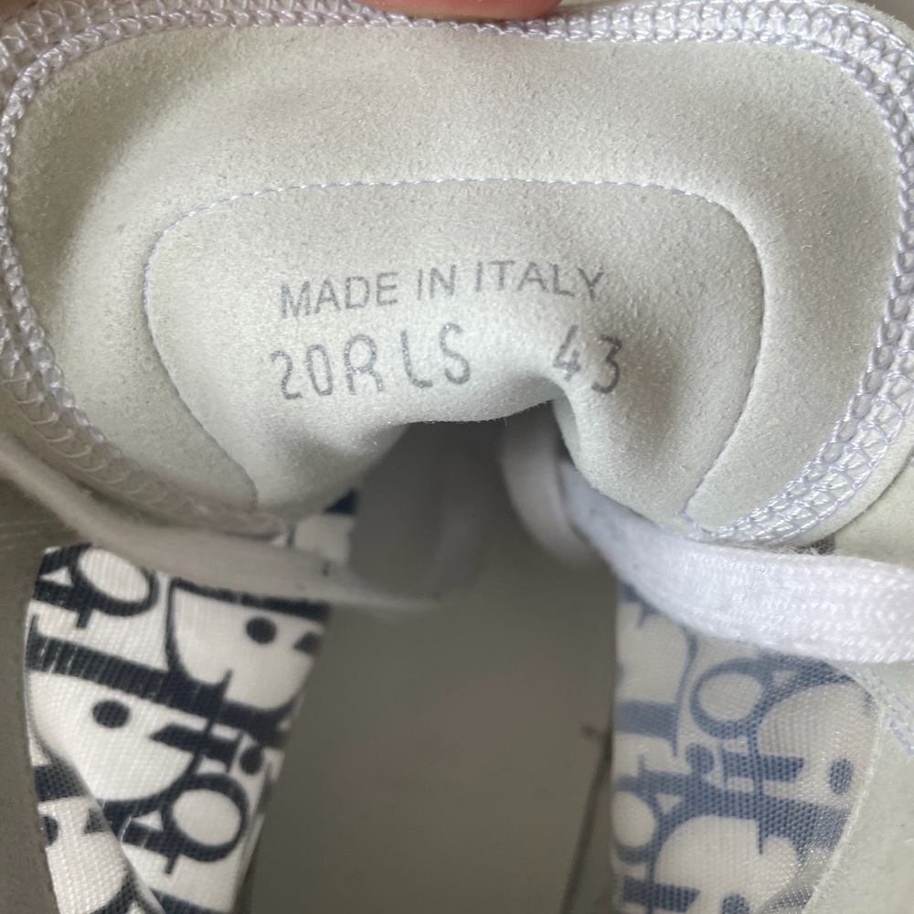 Dior Men’s White and Gray Sneakers - Picture 6 of 10